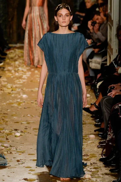 Look 15